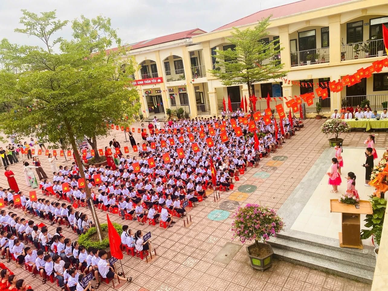 Trường Tiểu học Phượng Dực 2 phát triển kỹ năng giao tiếp và tự tin cho học sinh qua các hoạt động trải nghiệm 3 798105737 122111214141438802 805082950181699355 n